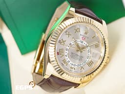 ROLEX 勞力士 Sky-Dweller 蠔式 天行者 326138 <font color="#f9e353">絕版羅馬數字時標面盤 18K黃金材質</font> 沙羅裝置 年曆錶 經典三角坑紋錶圈 <font color="#ff0000">2017年保卡</font> 自動上鏈 42mm