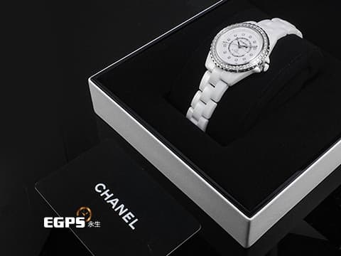 CHANEL 香奈兒 J12 H10473 白色高科技陶瓷材質 原廠鑲嵌12顆鑽石時標(0.06克拉) 46顆鑽石錶圈(1.21克拉) 2025年保卡 專利不鏽鋼蝴蝶扣 自動上鍊 33mm
