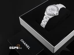 CHANEL 香奈兒 J12 H10473 <font color="#05f0f0">白色高科技陶瓷材質 原廠鑲嵌12顆鑽石時標(0.06克拉)</font><font color="#05f0f0" style="font-size: 10pt;"> 46顆鑽石錶圈(1.21克拉)</font><font color="#ff0000" style="font-size: 10pt;"> 2025年保卡 </font><span style="font-size: 10pt;">專利不鏽鋼蝴蝶扣 自動上鍊 33mm</span>