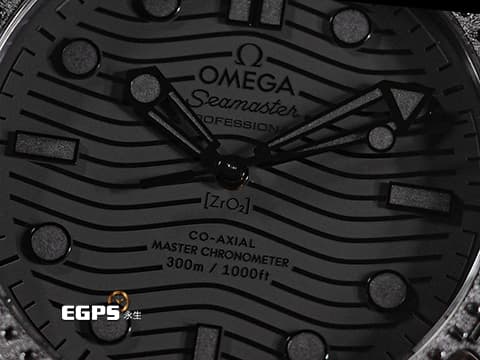 OMEGA 歐米茄 Seamaster Diver 300 海馬 21092442001003 黑黑腕錶 黑色陶質材質錶殼、錶圈、波浪紋面盤 同軸擒縱 2022年台灣公司貨 排氦氣閥 潛水錶 自動上鍊 43.5mm