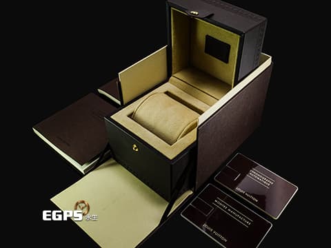LOUIS VUITTON 路易威登 LV ESCALE TIME ZONE 39 Q5D200 不鏽鋼材質 各國國旗世界時區 廿四小時 日夜顯示 2015年保卡 台灣公司貨 未拆封未使用蒐藏品 自動上鏈 39mm