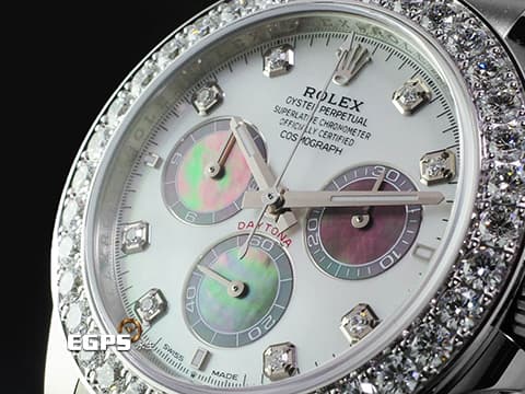 ROLEX 勞力士 Cosmograph Daytona 宇宙計時型 迪通拿 126589RBR 18K白金材質 原廠鑲嵌36顆鑽石錶圈、8顆鑽石時標 鮮明對比黑、白兩色珍珠貝母面盤 2025年保卡 賽車計時碼表 自動上鏈 40mm