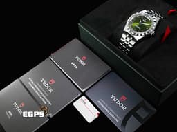 TUDOR 帝舵 Royal 皇家系列 2840D1A0-0003 <font color="#41971c">最新 太</font><font color="#419414">陽</font><font color="#56b323">放</font><font color="#62c030">射</font><font color="#56b125">紋綠</font><font color="#41971c">色面盤</font> 坑紋外圈 不鏽鋼材質 <font color="#0582f5">星期、日期顯示窗</font> <font color="#ff0000">2026年新式保卡</font> 自動上鍊 34mm