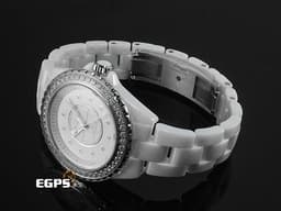 CHANEL 香奈兒 J12 H10473 <font color="#05f0f0">白色高科技陶瓷材質 原廠鑲嵌12顆鑽石時標(0.06克拉)</font><font color="#05f0f0" style="font-size: 10pt;"> 46顆鑽石錶圈(1.21克拉)</font><font color="#ff0000" style="font-size: 10pt;"> 2025年保卡 </font><span style="font-size: 10pt;">專利不鏽鋼蝴蝶扣 自動上鍊 33mm</span>