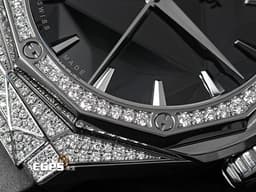 HUBLOT 宇舶 Classic Fusion 經典融合 ORLINSKI 聯名款 550.NS.1800.RX.1604.ORL19 <font color="#05f0f0">原廠鑲鑽 黑色切面立體錶盤</font> 鈦金屬+不鏽鋼材質 <font color="#ff0000">2025年保單</font> 自動上鍊<font color="#fa00fa"> </font><font color="#0ced27">多面切割錶盤和錶殼 雕塑出藝術家Richard Orlinski最具代表性的美學符號</font> 40mm