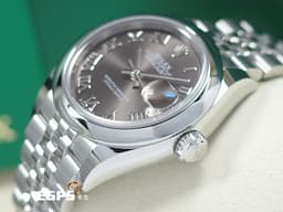 ROLEX 勞力士 Lady-Datejust 28 蠔式日誌型 279160 <font color="#7c4f36">深灰色面盤 搭配羅馬數字時標</font> 經典 DJ28 不鏽鋼 <font color="#FF0000">2025年保卡 紀念型(Jubilee)五銖錶帶</font> 自動上鍊 28mm