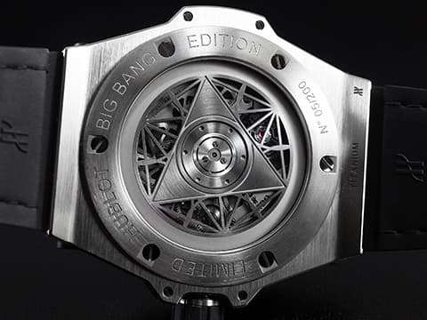 HUBLOT 宇舶 Big Bang Unico Sang Bleu 大爆炸 5級鈦金屬材質 415.NX.2027.VR.MXM18 刺青藝術家 Maxime Büchi聯名款 幾何圖形指針 全球限量200只 自動上鍊 45mm
