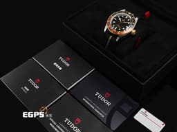 TUDOR 帝舵 Black Bay GMT S&G 碧灣 GMT 兩地時間 79833MN 18K黃金材質 半金款 復古 雪花針 <font color="#f0d384">沙士圈 帆布錶帶款</font> <font color="#FF0000">2025年保卡</font> 潛水錶 自動上鍊 41mm