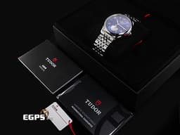 TUDOR 帝舵 1926系列 91560-0002 不鏽鋼材質 <font color="#4169e1">藍太陽放射紋錶面 月相顯示功能</font><font color="#FF0000"> 2025年保卡 7鏈節錶帶</font> 自動上鍊 39mm