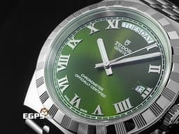 TUDOR 帝舵 Royal 皇家系列 2840D1A0-0003 <font color="#41971c">最新 太</font><font color="#419414">陽</font><font color="#56b323">放</font><font color="#62c030">射</font><font color="#56b125">紋綠</font><font color="#41971c">色面盤</font> 坑紋外圈 不鏽鋼材質 <font color="#0582f5">星期、日期顯示窗</font> <font color="#ff0000">2026年新式保卡</font> 自動上鍊 34mm