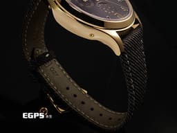 Patek Philippe 百達翡麗 PP錶 Complications 複雜功能時計 4946R-001 18K玫瑰金材質 <font color="#f5da9e">栗色橫直緞面面盤</font> <font color="#05f0f0">年曆錶、月相顯示</font> <font color="#FF0000">2025年保單 新錶訂價:1,796,000元</font> 自動上鍊 38mm