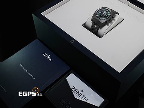 ZENITH 真力時 CHRONOMASTER 97.T384.400 Revival Safari復刻版 啞光微噴砂鈦金屬材質 「Ladder」錶鏈 深綠色熊貓錶盤 米色螢光指針及時標 2025年保卡 專賣店限定款 僅收藏未使用品 自動上鍊 37mm