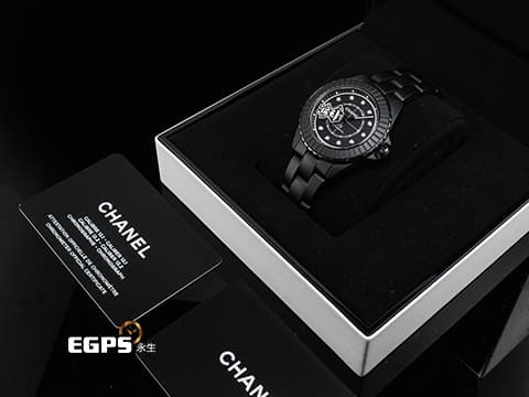 CHANEL 香奈兒 J12 Caliber 12.1系列 COCO GAME Caliber H11063 霧面黑色高抗磨陶瓷 霧面黑色錶盤 原廠鑲嵌鑽石時標 香奈兒女士造型秒針 專利不鏽鋼蝴蝶扣 透明錶背 2026年保卡 自動上鍊 38mm