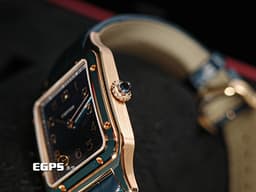 CARTIER 卡地亞 Santos-Dumont 山度士 杜蒙特 WGSA0098 經典 大型款<font color="#ffb43f"> </font><font color="#006d8f">真漆孔雀藍面盤、錶背鐫刻親筆簽名</font><font color="#49bcd7"> </font>玫瑰金材質 <font color="#FF0000">2025年保卡 </font>手上鍊 43.5x31.4mm
