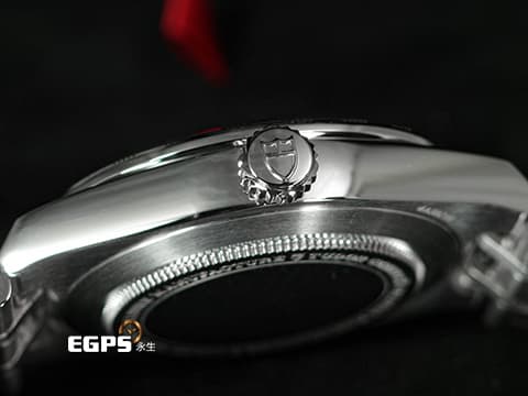 TUDOR 帝舵 Royal 皇家系列 2836C1A0 銀色面盤搭配金色立體羅馬數字時標 不鏽鋼 大三針 切割坑紋外圈 自製機芯搭配可微調摺疊扣 2026年保卡 自動上鍊 36mm