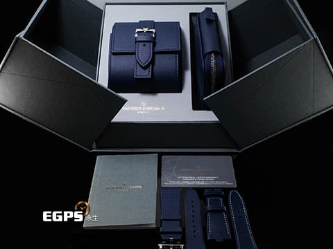 Vacheron Constantin 江詩丹頓 VC OverSea 縱橫四海系列 5520V/210A-B148 易拆卸替換錶帶裝置,完全無需工具即可替換喜愛的皮帶、橡膠帶或是鋼鍊帶,日內瓦印記 藍色三眼計時面盤 2025年保卡 自動上鏈 42mm