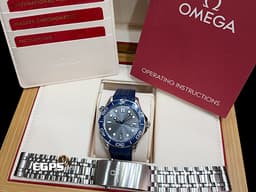 OMEGA 歐米茄 Seamaster Diver 300 海馬系列 21032422006001<font color="#FF0000"> </font><font color="#214ed4">藍色陶瓷外圈</font>、<font color="#a6a6a6">銀灰色波浪紋面盤</font><font color="#0582f5"> </font>不鏽鋼 同軸擒縱 <font color="#ff0000">附原廠不鏽鋼錶帶 2024年台灣公司貨</font> 排氦氣閥 潛水錶 自動上鍊 42mm