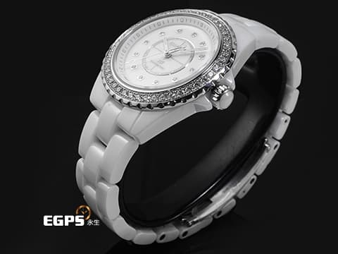 CHANEL 香奈兒 J12 H10473 白色高科技陶瓷材質 原廠鑲嵌12顆鑽石時標(0.06克拉) 46顆鑽石錶圈(1.21克拉) 2025年保卡 專利不鏽鋼蝴蝶扣 自動上鍊 33mm