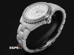 CHANEL 香奈兒 J12 H10473 <font color="#05f0f0">白色高科技陶瓷材質 原廠鑲嵌12顆鑽石時標(0.06克拉)</font><font color="#05f0f0" style="font-size: 10pt;"> 46顆鑽石錶圈(1.21克拉)</font><font color="#ff0000" style="font-size: 10pt;"> 2025年保卡 </font><span style="font-size: 10pt;">專利不鏽鋼蝴蝶扣 自動上鍊 33mm</span>
