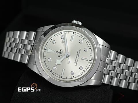 TUDOR 帝舵 Heritage Black Bay 碧灣 79680-0006 淺香檳色面盤 原廠鑽石時標 79680 雪花針 大三針 不鏽鋼 2026年保卡 自製機芯 最新五節錶帶搭配「T-fit」快調錶扣 潛水錶 自動上鍊 41mm