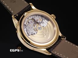 Patek Philippe 百達翡麗 PP錶 Complications 複雜功能時計 4946R-001 18K玫瑰金材質 <font color="#f5da9e">栗色橫直緞面面盤</font> <font color="#05f0f0">年曆錶、月相顯示</font> <font color="#FF0000">2025年保單 新錶訂價:1,796,000元</font> 自動上鍊 38mm