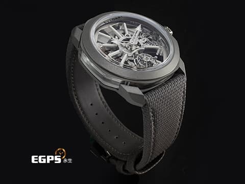 BVLGARI 寶格麗 Octo Tourbillon Sapphire titanium 104195 鈦金屬材質 特殊按鈕可啟動時間設定、上鍊 鏤空飛行陀飛輪機械機芯 藍寶石水晶錶殼夾層中殼 2025年保卡 新錶參考訂價:2,130,000元 手動上鏈機芯 44mm