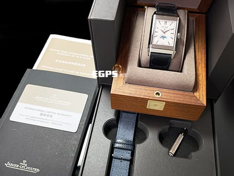 Jaeger Le-Coultre 積家 REVERSO Reverso Tribute Moon Q3918420 不銹鋼材質 GMT JLC特色獨特雙時區月相翻轉REVERSO工藝 高水準工藝~藍白雙色面盤~ 2024年保單 手動上鍊 49.4 x 29.9 mm